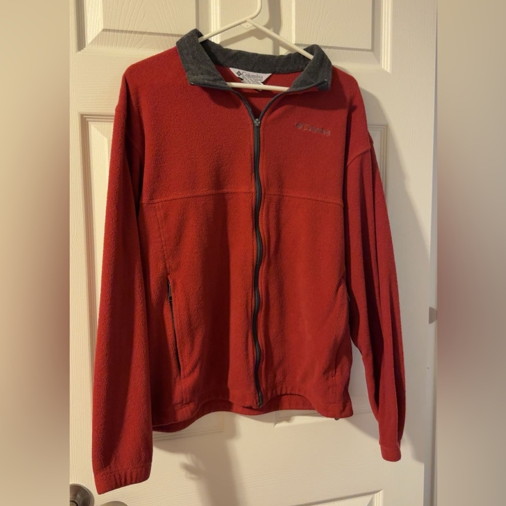 Columbia Fleece Jacket
Men’s size XL, broken zipper